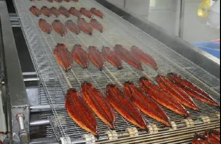 烤鳗片生产线（图片选自《台山名优特产》）.jpg
